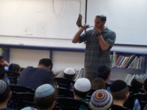 סליחות עם תלמידי בית הספר היסודי